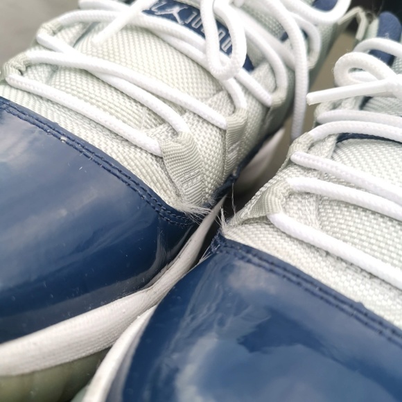 USED Jordan 11 Low Georgetown Size 6.5Y - Picture 3 of 7